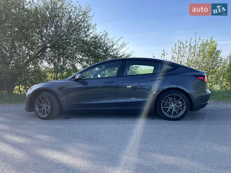 Седан Tesla Model 3 2022 в Тернополі