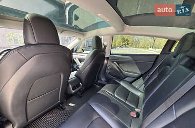 Седан Tesla Model 3 2022 в 