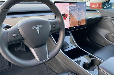 Седан Tesla Model 3 2019 в 