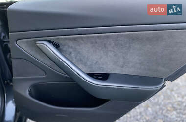 Седан Tesla Model 3 2019 в 