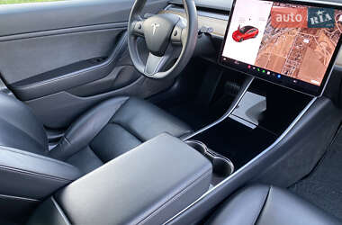 Седан Tesla Model 3 2019 в 