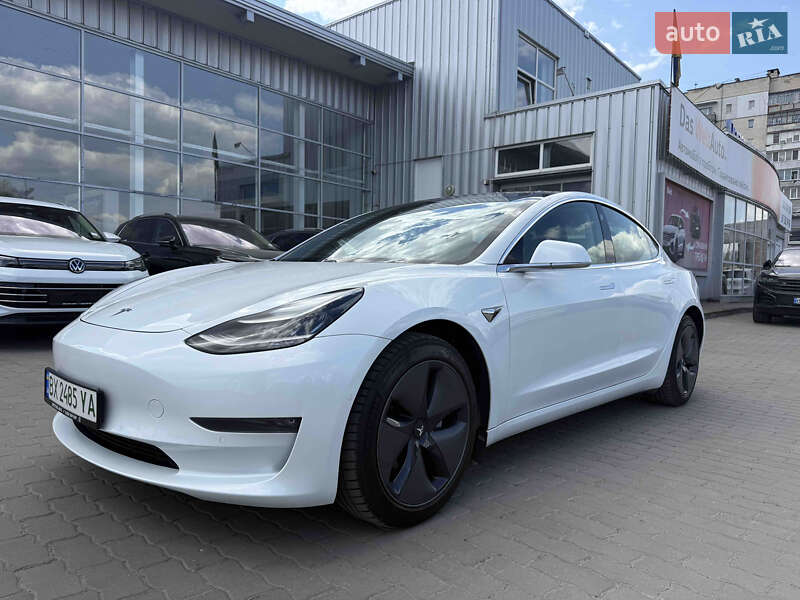 Седан Tesla Model 3 2020 в 