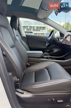 Седан Tesla Model 3 2020 в 
