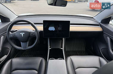 Седан Tesla Model 3 2020 в 