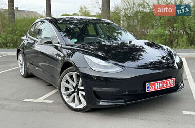 Седан Tesla Model 3 2019 в Дубні