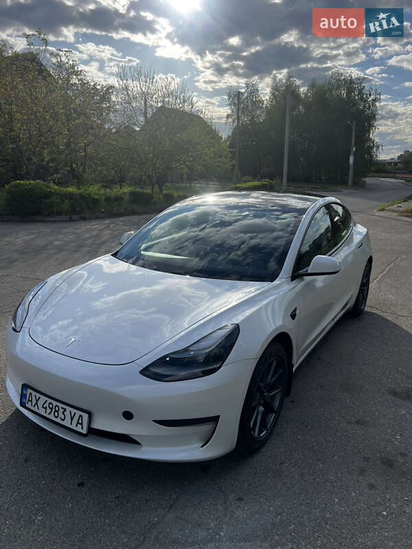 Седан Tesla Model 3 2021 в Харкові