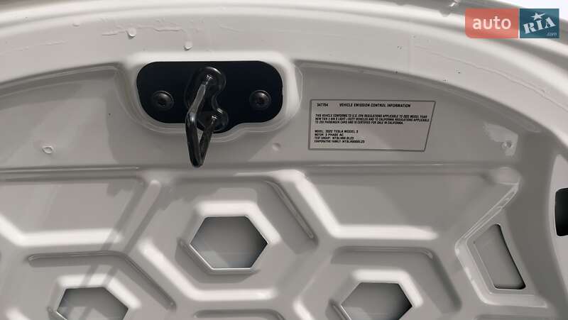 Седан Tesla Model 3 2022 в Луцке
