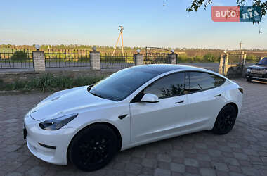 Седан Tesla Model 3 2022 в 