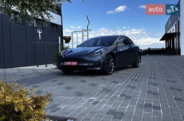 Седан Tesla Model 3 2020 в 