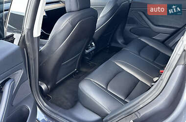 Седан Tesla Model 3 2020 в 