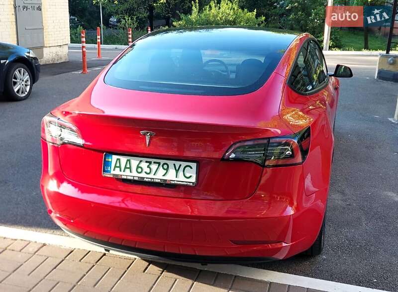 Седан Tesla Model 3 2022 в Киеве