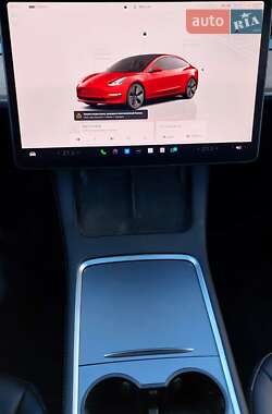 Седан Tesla Model 3 2022 в 