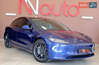 Седан Tesla Model 3 2025 в 