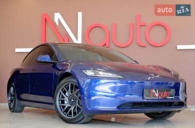 Седан Tesla Model 3 2025 в 