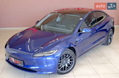 Седан Tesla Model 3 2025 в 