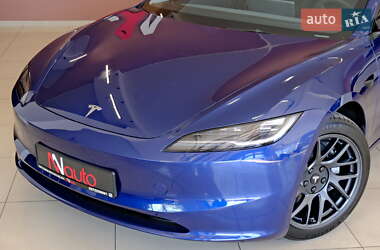 Седан Tesla Model 3 2025 в 