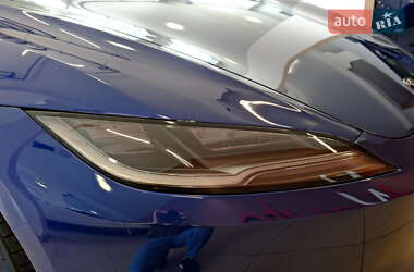 Седан Tesla Model 3 2025 в 