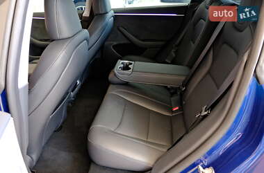 Седан Tesla Model 3 2025 в 