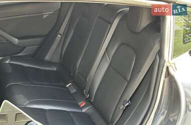 Седан Tesla Model 3 2023 в 