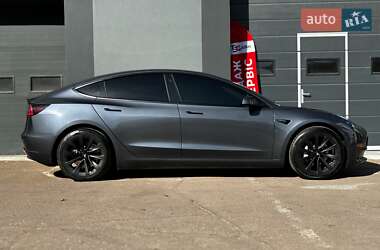 Седан Tesla Model 3 2023 в 