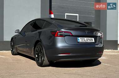 Седан Tesla Model 3 2023 в 