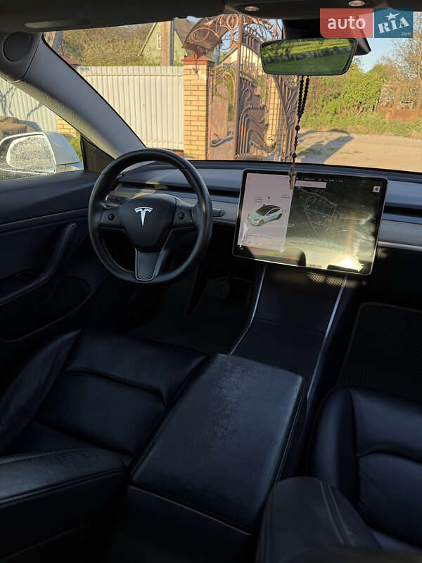 Седан Tesla Model 3 2020 в Львові