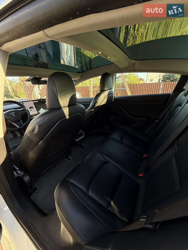 Седан Tesla Model 3 2020 в Львові