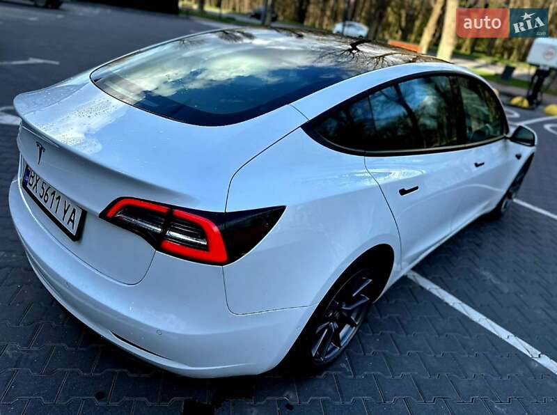 Седан Tesla Model 3 2021 в Хмельницком
