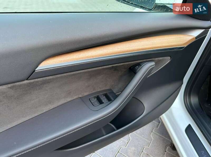 Седан Tesla Model 3 2021 в Хмельницком