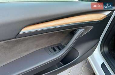 Седан Tesla Model 3 2021 в 