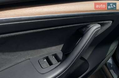 Седан Tesla Model 3 2023 в 