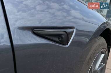 Седан Tesla Model 3 2023 в 