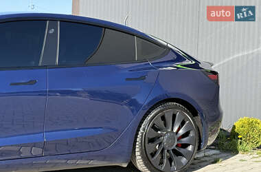Седан Tesla Model 3 2022 в 