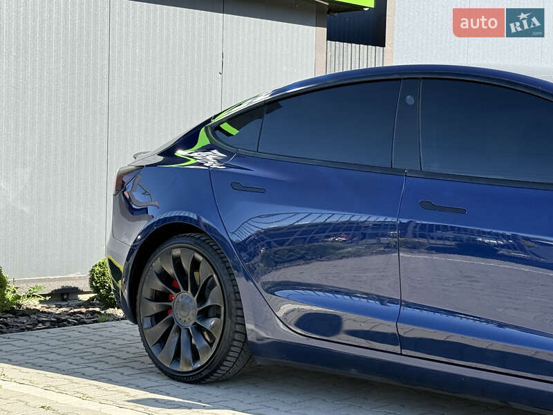 Седан Tesla Model 3 2022 в Львові