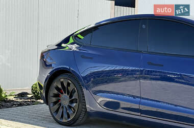 Седан Tesla Model 3 2022 в 