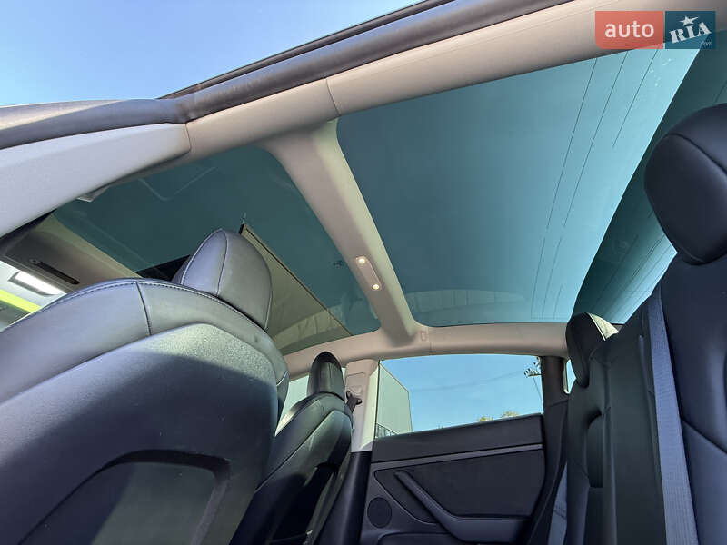 Седан Tesla Model 3 2022 в Львові