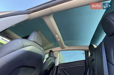 Седан Tesla Model 3 2022 в 