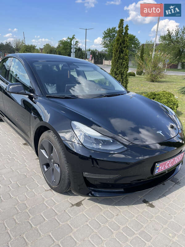 Седан Tesla Model 3 2022 в Самборі