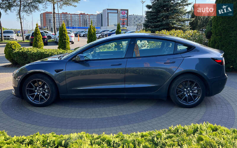 Седан Tesla Model 3 2022 в Львове