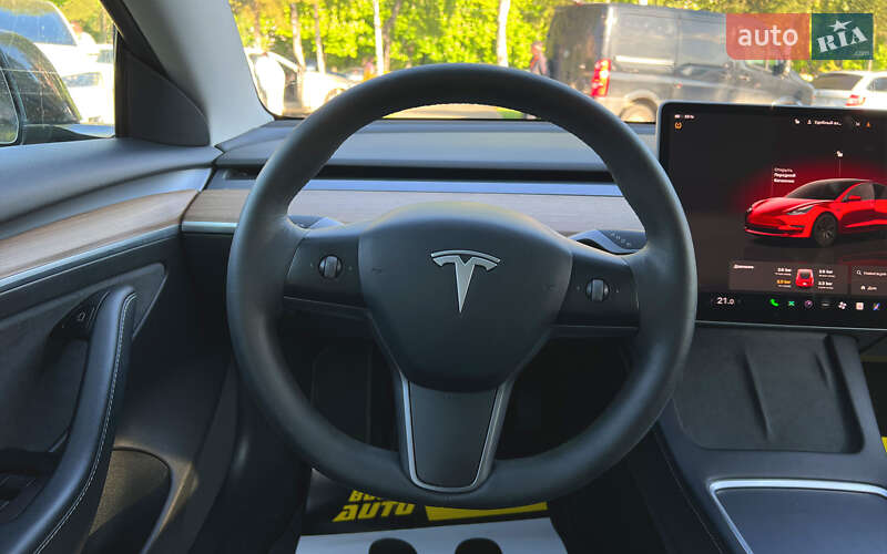 Седан Tesla Model 3 2022 в Львове