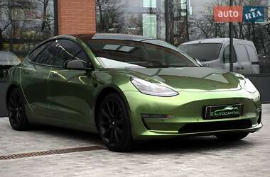 Седан Tesla Model 3 2021 в 
