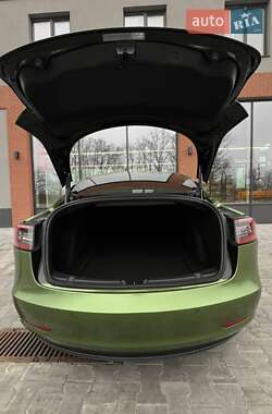 Седан Tesla Model 3 2021 в 