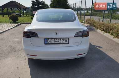 Седан Tesla Model 3 2020 в 