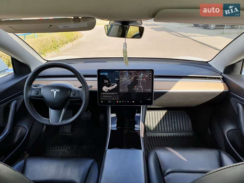 Седан Tesla Model 3 2020 в Ровно