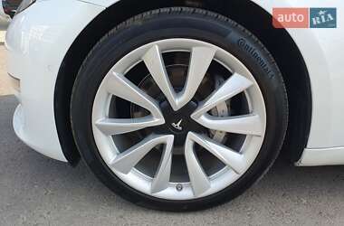 Седан Tesla Model 3 2020 в Ровно
