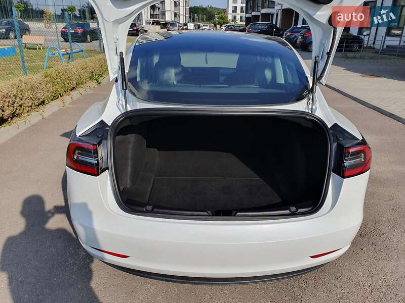 Седан Tesla Model 3 2020 в Ровно