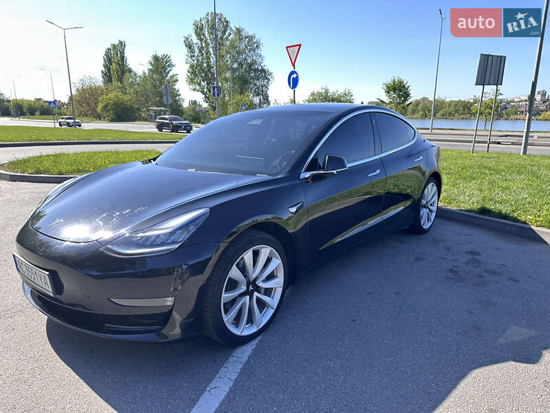 Седан Tesla Model 3 2019 в Виннице