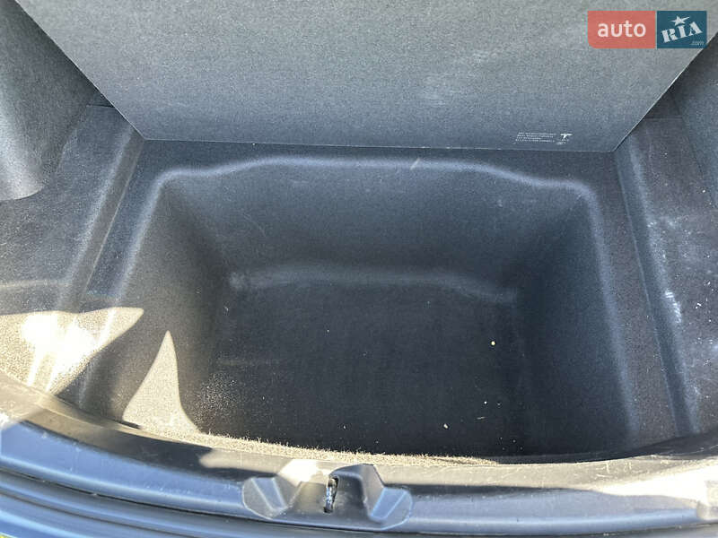 Седан Tesla Model 3 2019 в Виннице