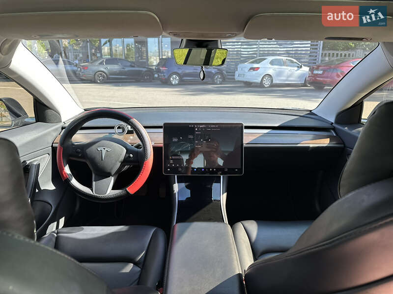 Седан Tesla Model 3 2019 в Виннице