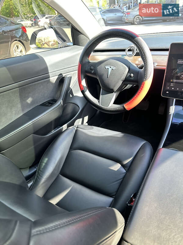 Седан Tesla Model 3 2019 в Виннице
